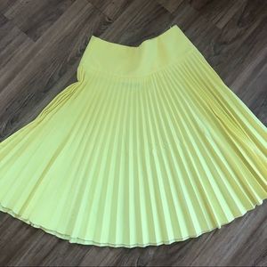 Yellow pleated midi skirt